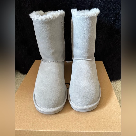 Sold- Ugg Bailey Bow - Picture 2 of 9